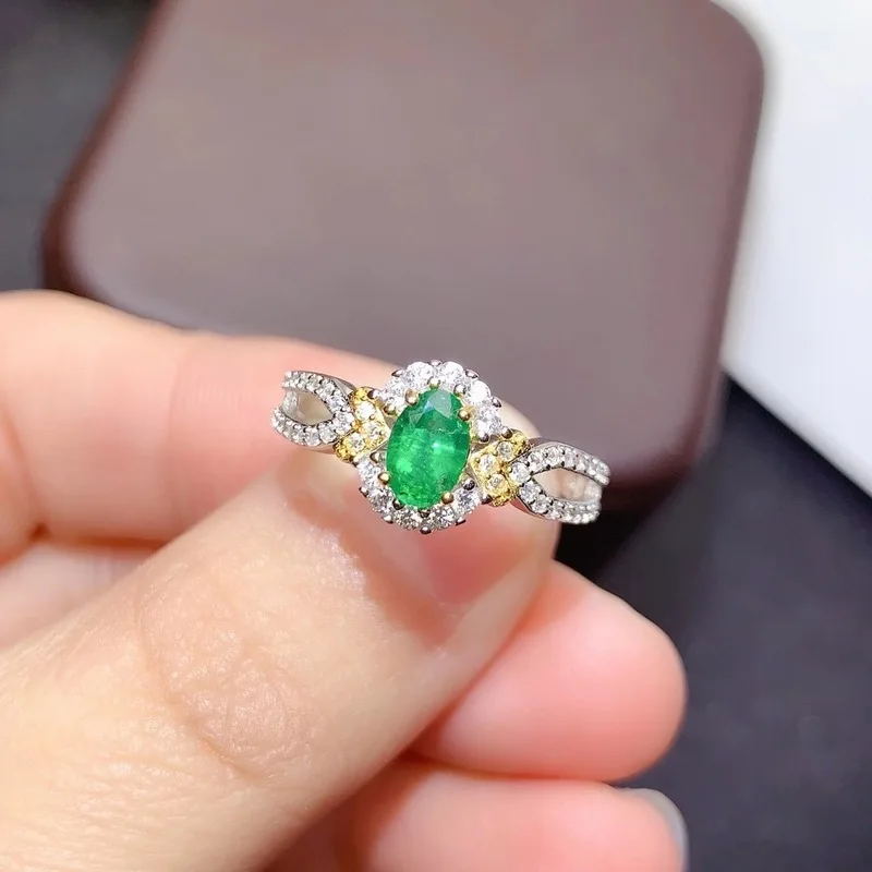 

Natural Emerald Ring 925 Silver Ladies Ring Luxurious Atmosphere Dignified and Elegant 4*6mm