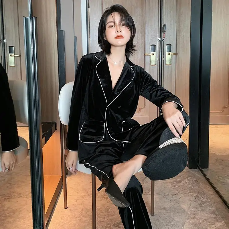 Женский велюровый пижамный комплект зимний из 2 предметов: Топ и штаны домашняя