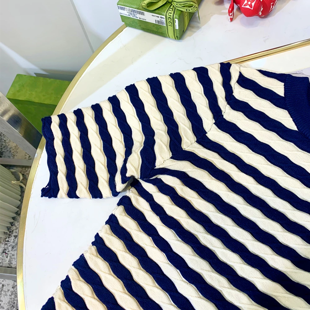 

2021 new fashion temperament striped knit short-sleeved ladies wavy pattern all-match short top
