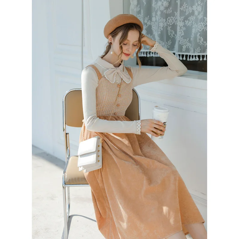 Вельветовое платье AIGYPTOS оригинальный дизайн оранжевое на бретелях в стиле ретро