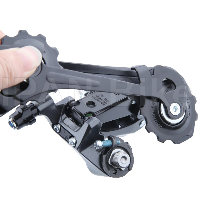 Шимано Кларис RD-R2000 задний переключатель для шоссейного велосипеда с короткой и средней кареткой RD R2000 на 8 скоростей.