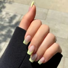 Накладные ногти с французской квадратной головкой, зеленый V-образный дизайн, искусственные ногти с клеем, полное покрытие, накладные ногти, 24 шт.