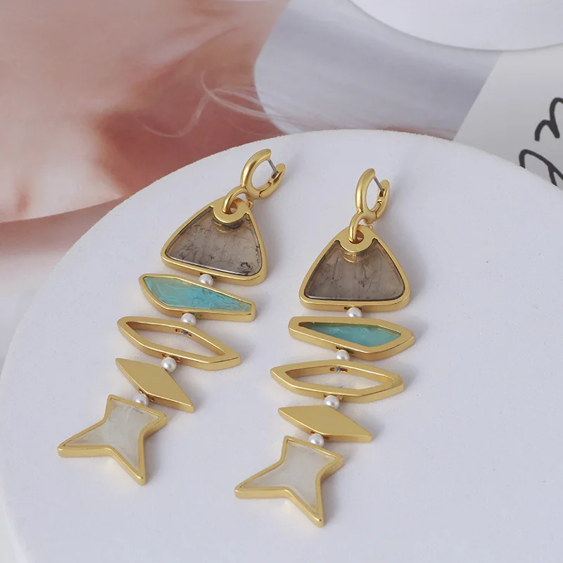 

European and American jewelry hollow matte fishbone inlaid transparent resin earrings