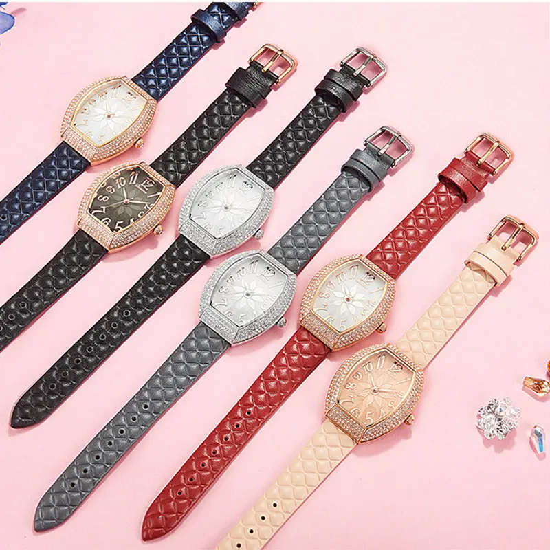 

New Fritillary face carved female watches leather bracelet watch woman fashion quartz watch ladies waterproof wine barrel clock