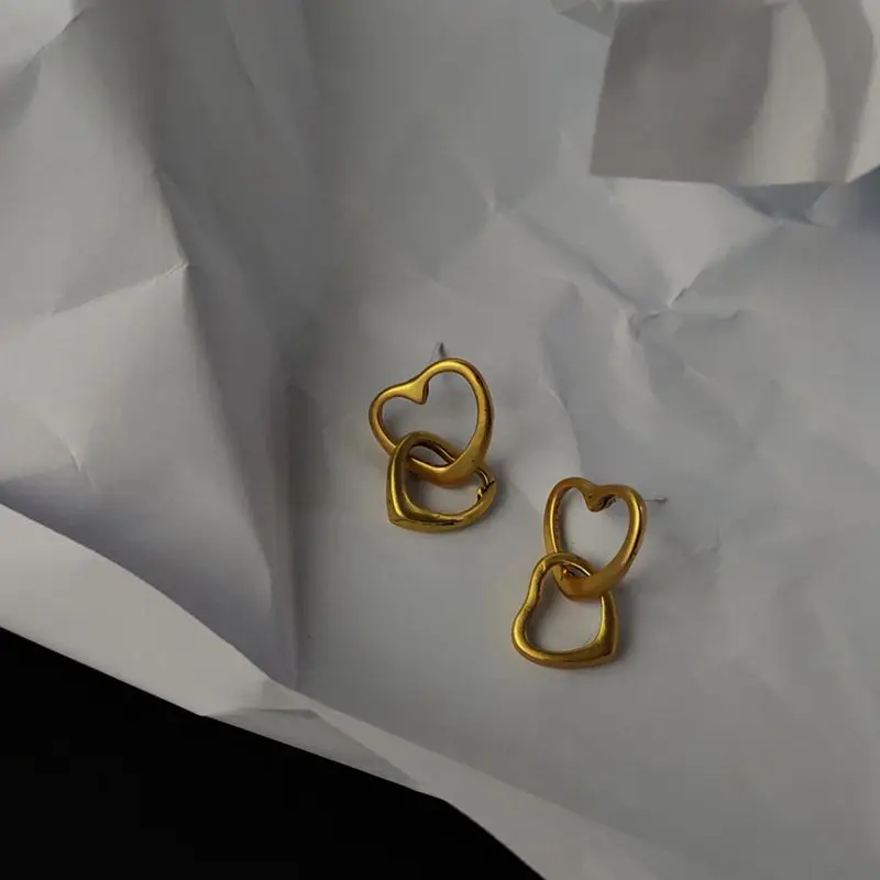 

Double Golden Hearts Stud Earrings Elegant Design Fashion Vintage Retro Metal Earrings Wholesale Jewelry for Women Girls