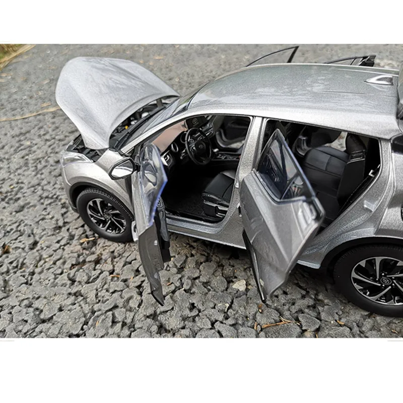 Модель литая автомобиля из сплава в масштабе 1:18 для Toyota IZOA миниатюрная коллекция