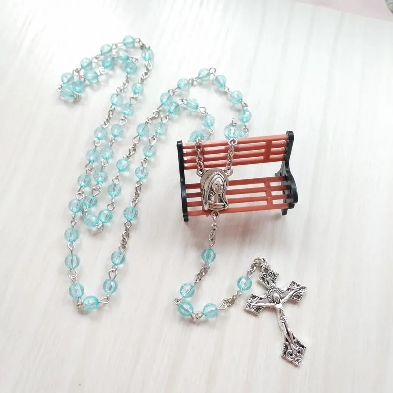 Ожерелье QIGO женское прозрачное голубое акриловое с подвеской в виде креста