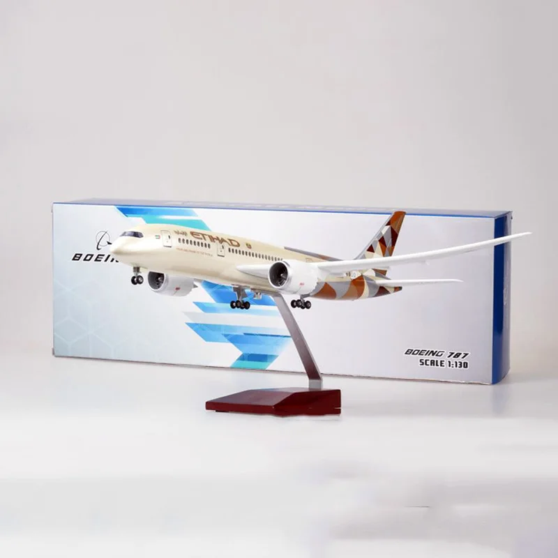 Модель самолета в масштабе 1/130 Боинг B787 43 см|Вертолеты самолеты корабли