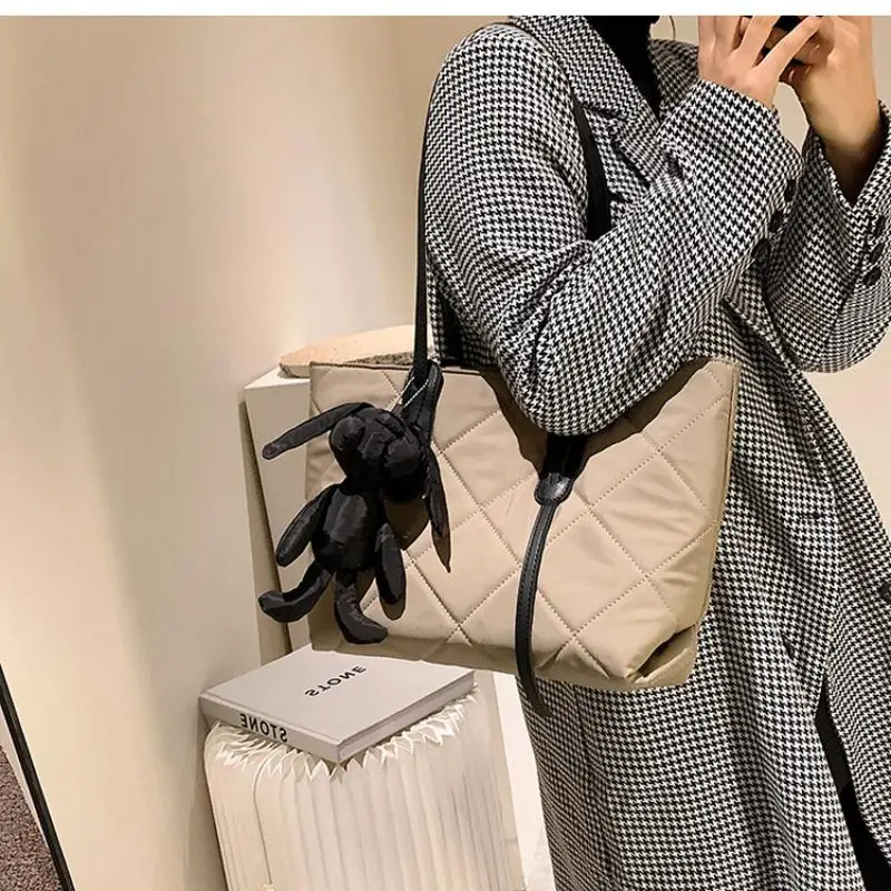 

Повседневная стеганая сумка-тоут Lingge, дизайнерские женские сумки на плечо, нейлоновые пуховые Хлопковые женские сумочки большого размера, ...