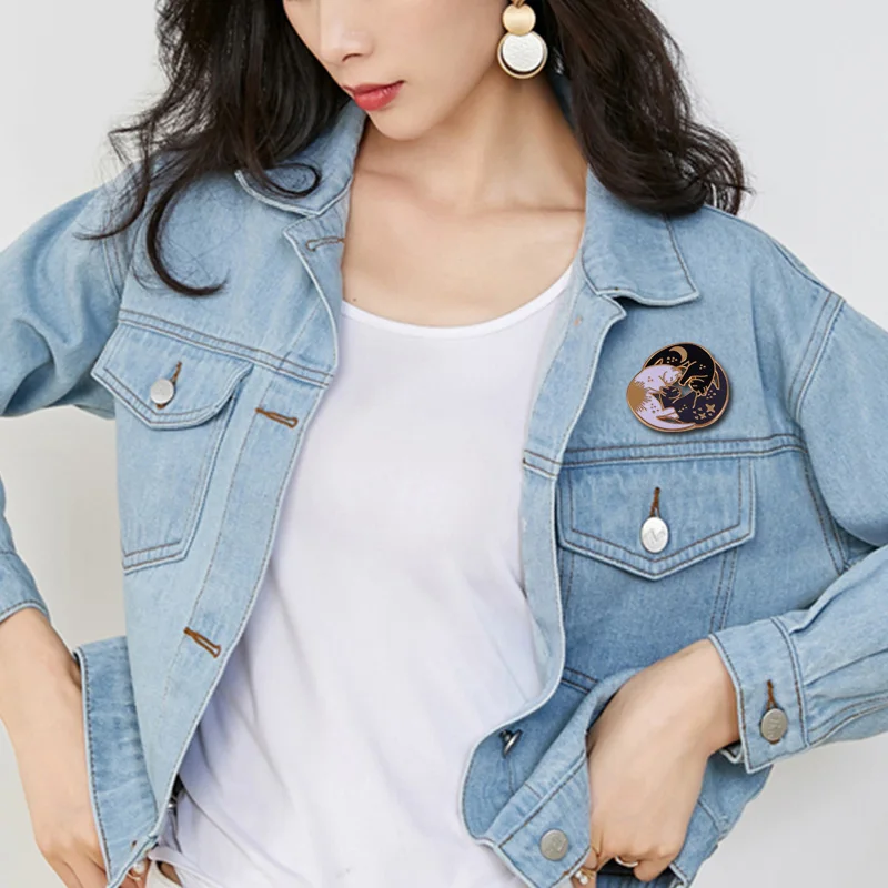 Эти три булавки с милым котом и трио готовы для сна кошкой! Крутящиеся тела