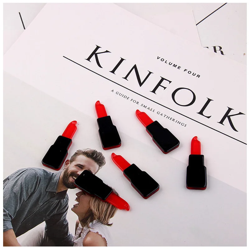 Серьги-подвески из смолы для макияжа в виде губной помады 12 х37 мм шт./упак. |