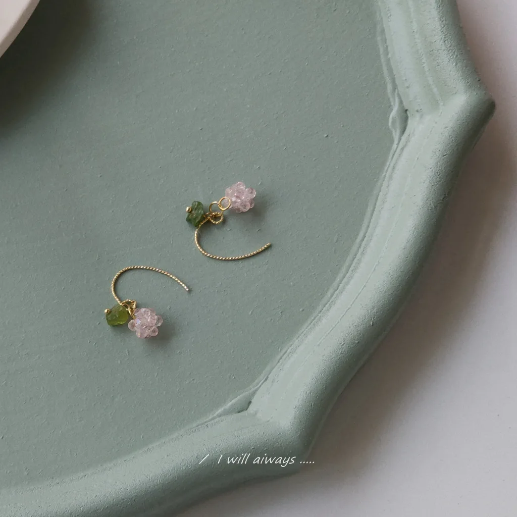 

Grape Vintage Design Female Temperament Creative and Elegant Women Earrings Hypoallergenic Fashion
