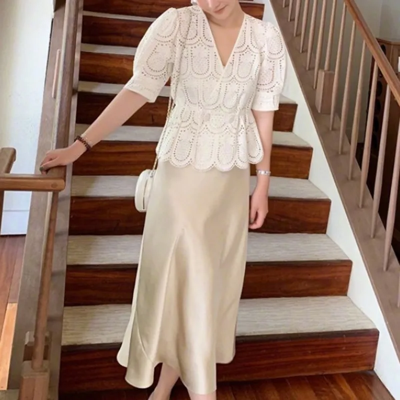 

Top Brand Short Lantern Sleeve Covered Button V-Neck Womens Lace Shirts Hollow Out Emboridery Open Stitch Slim Fit Ladies Blouse