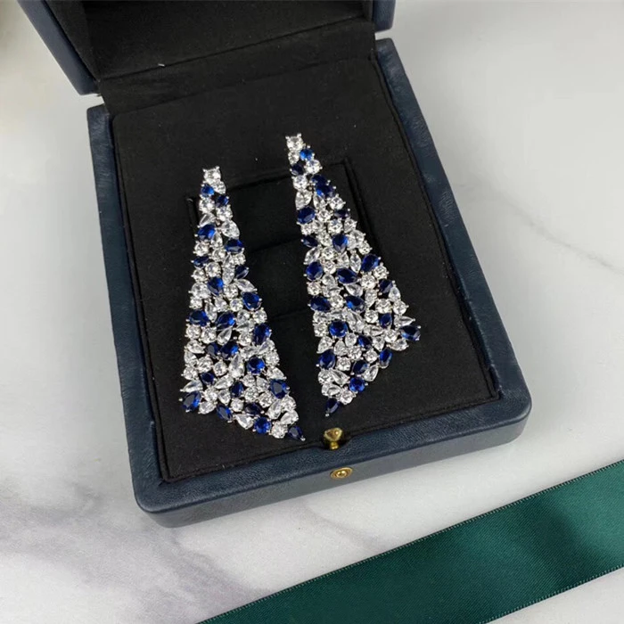 

Дизайнерские серьги для вечерние с искусственным цирконием 3A