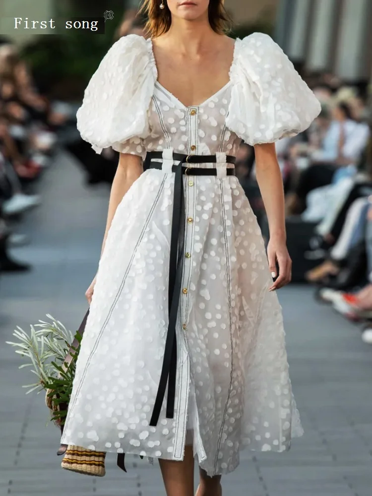 Женское длинное платье в горошек с квадратным вырезом и рукавами-фонариками |