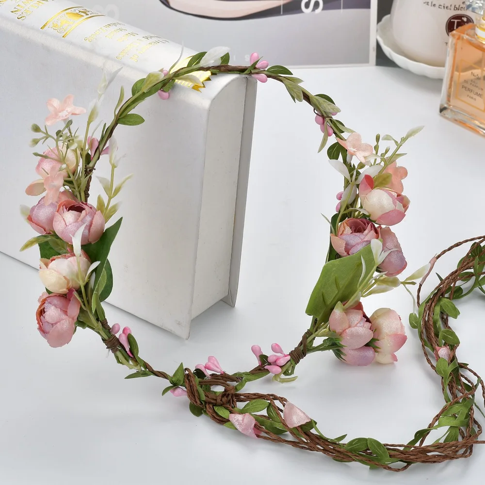 

Retro Princess Flower Crown Rattan Rose Floral Garland Hairband Holiday Wreath Bridesmaid Hair Accessories for Outdoor Wedding