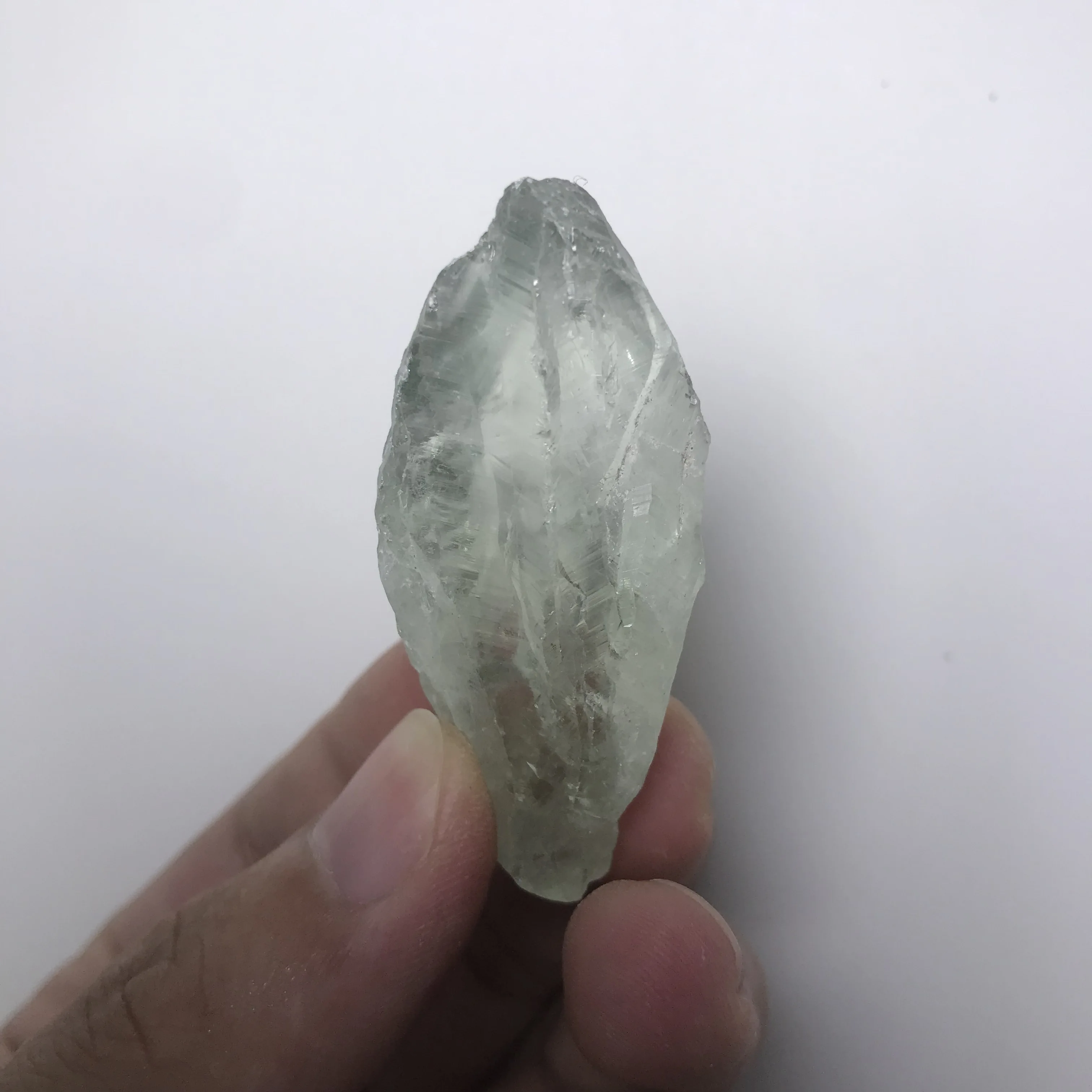 

Natural reiki quartz stone Crystal clear green energy healing sample Aquarium living room decoration accessories gem