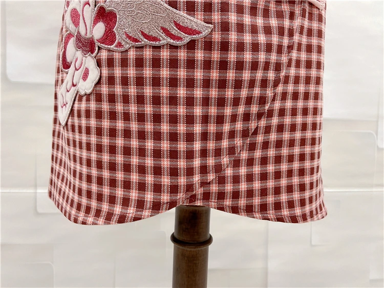 

Runway Style Women's Flare Sleeve Ruffles Mandarin Qipao Shirts Blouses Tops + Embroidery Appliques Plaid Skirts Suits NS352