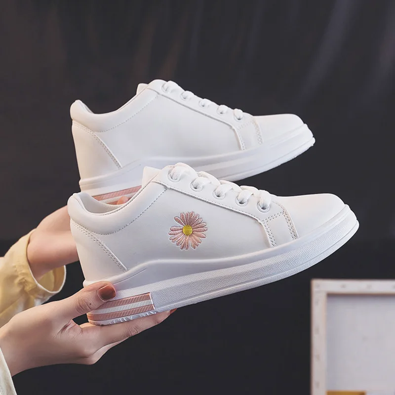 

2021Autumn New Small Daisy Inner Increase Small White Shoes Female Leather All-match Increase Slimming Casual Sports Shoes Women