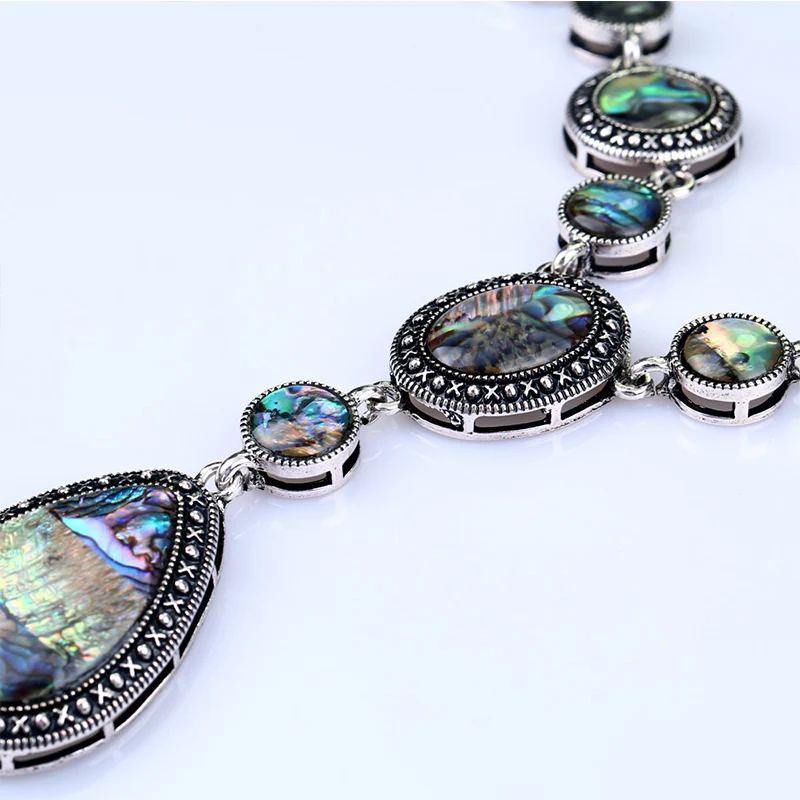 Женское винтажное ожерелье длинное зеленое с малахитом большие ожерелья