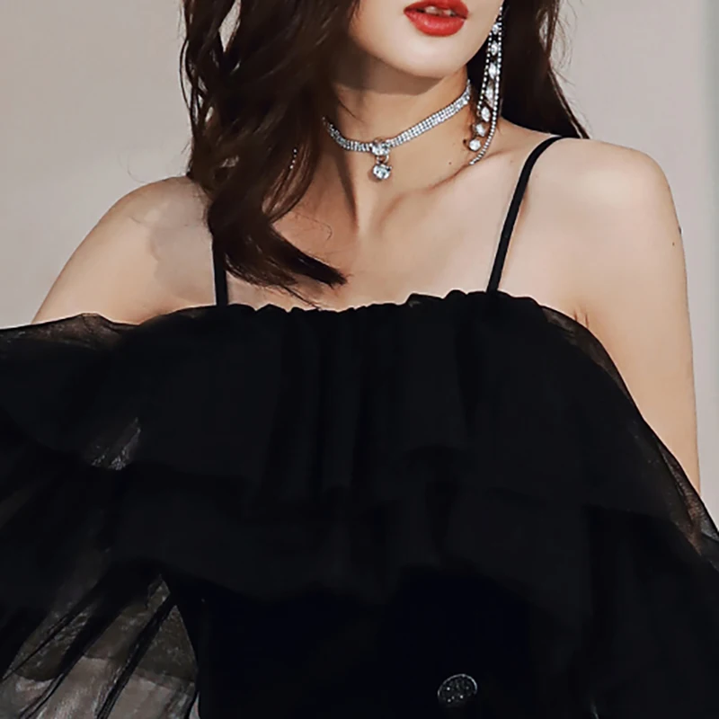 

Black Evening Dresses Boat Neck Floor-Length Trumpet Spaghetti Strap Vintage Elegant Ruffles Velour Formal Dress Plus Size A133