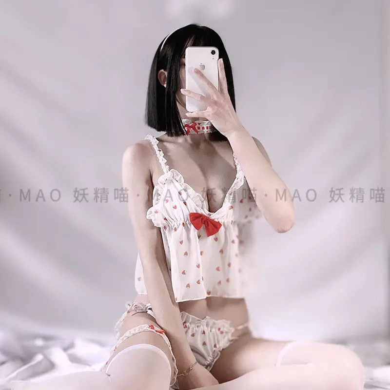 

Sexy Lingerie Kawaii Lace Bow Strawberry Tops Shorts Lolita Underwear with Necklace Sexy Nightwear Pajamas Sets Woman Pijama Set