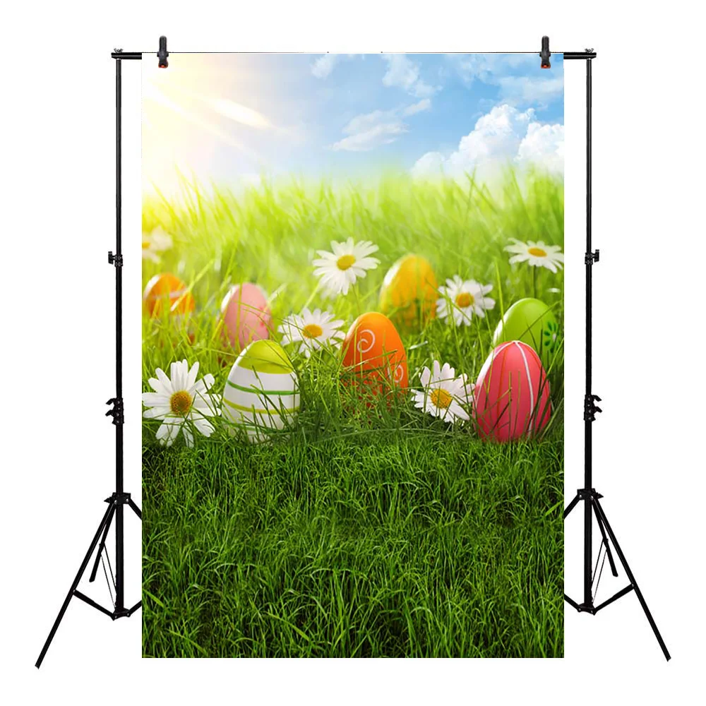 Фон для фотосъемки с изображением весенней зеленой лужайки белого дикого цветка