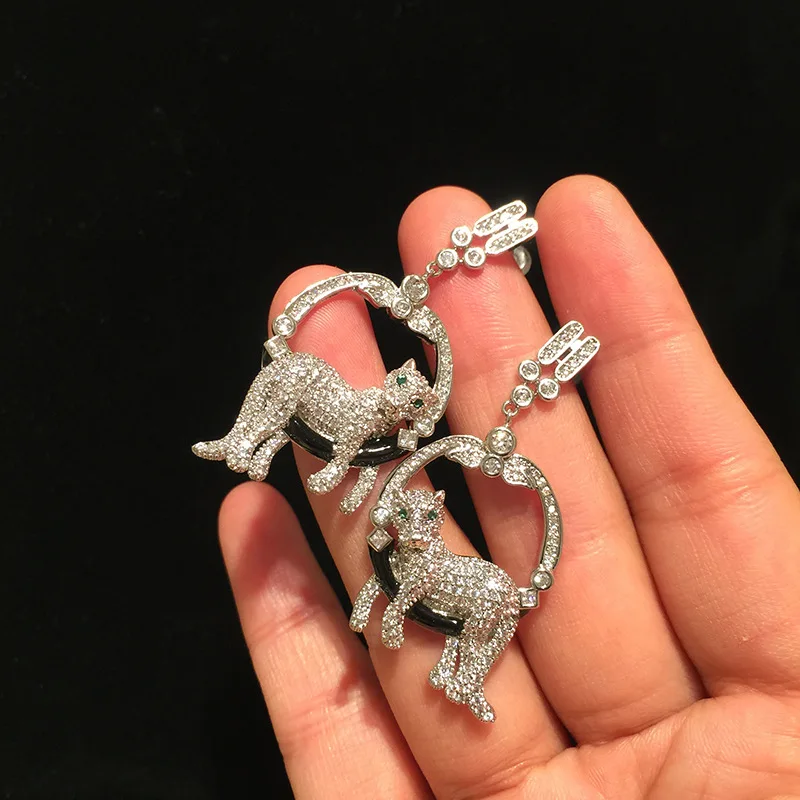 

S925 silver needle cute creative cartoon cat circle earrings luxury micro inlaid zircon super flash atmospheric elegant earrings