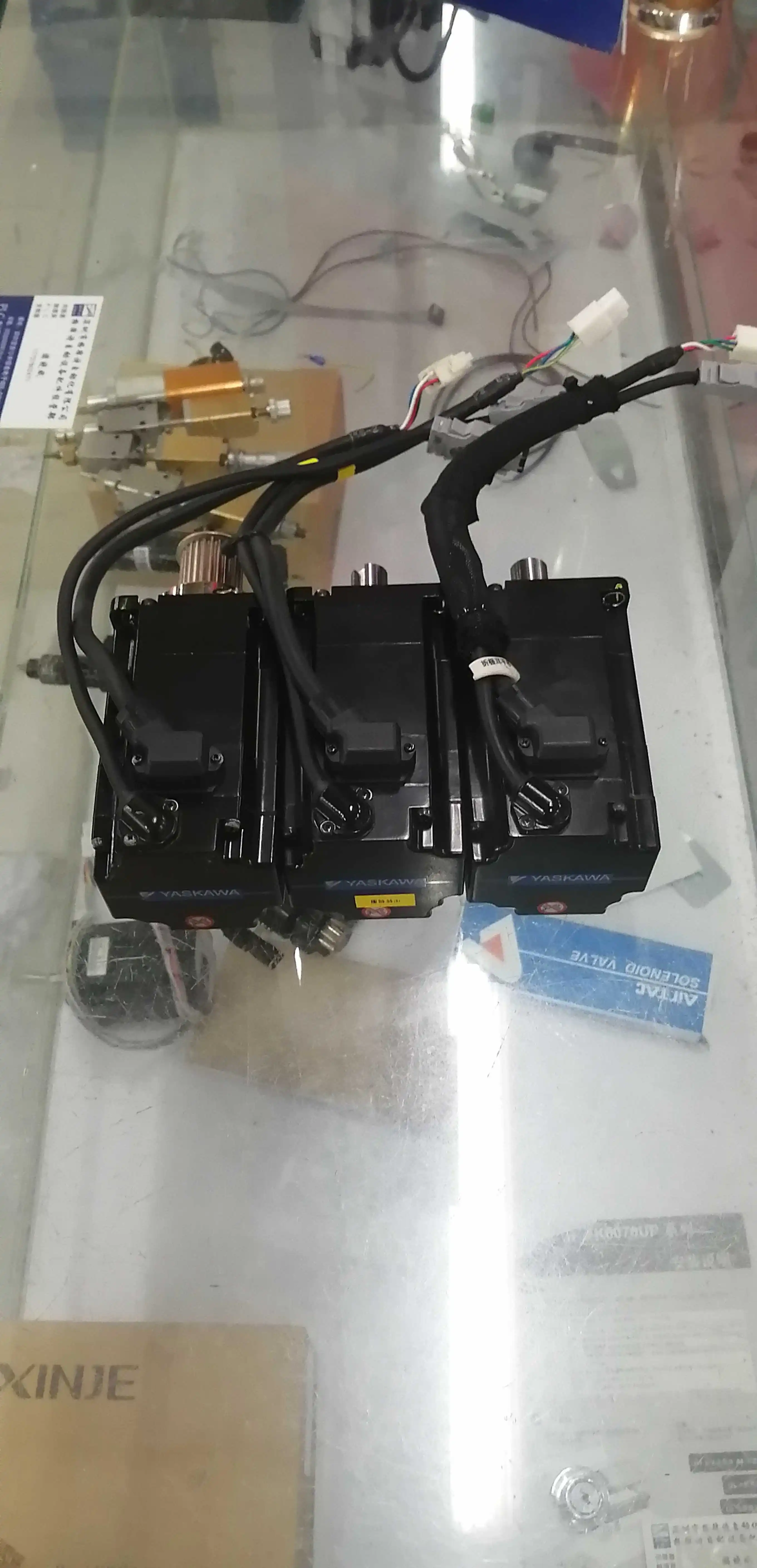 

SGMJV-04ADE6S Yaskawa Servo Motor Color 95 New Warranty for 3 Months