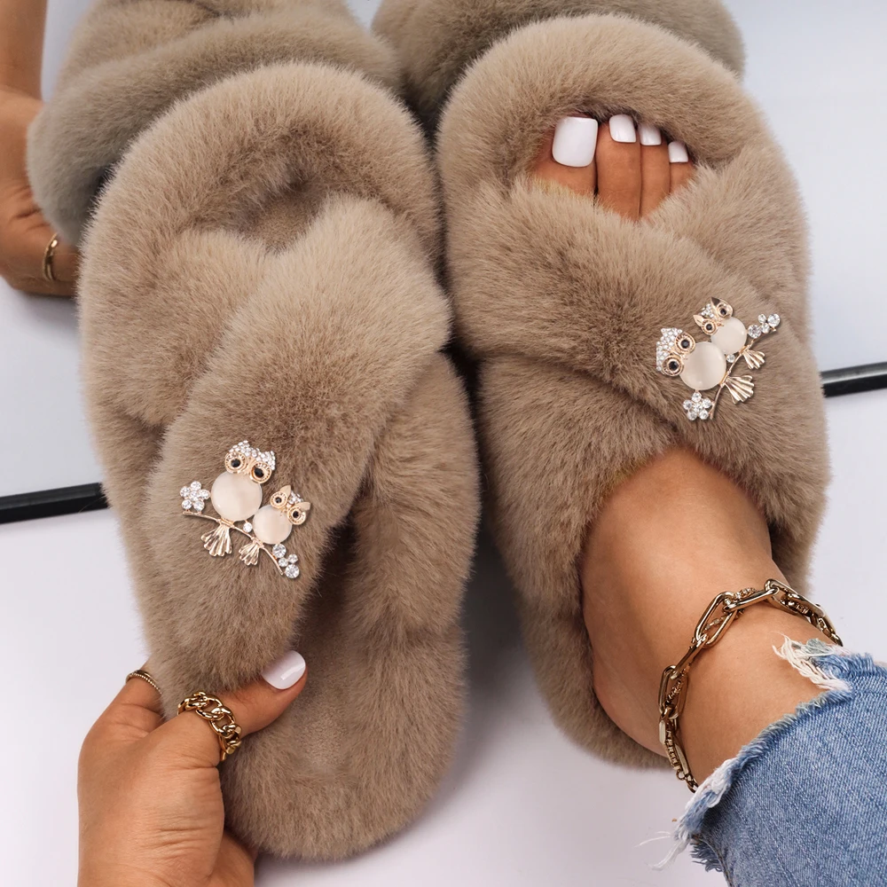 

Women Sandals Female Furry Slippers Faux Fur Slides Girls Cute House Slippers Ladies Fluffy Flip Flops Designer Rhinestone Owl