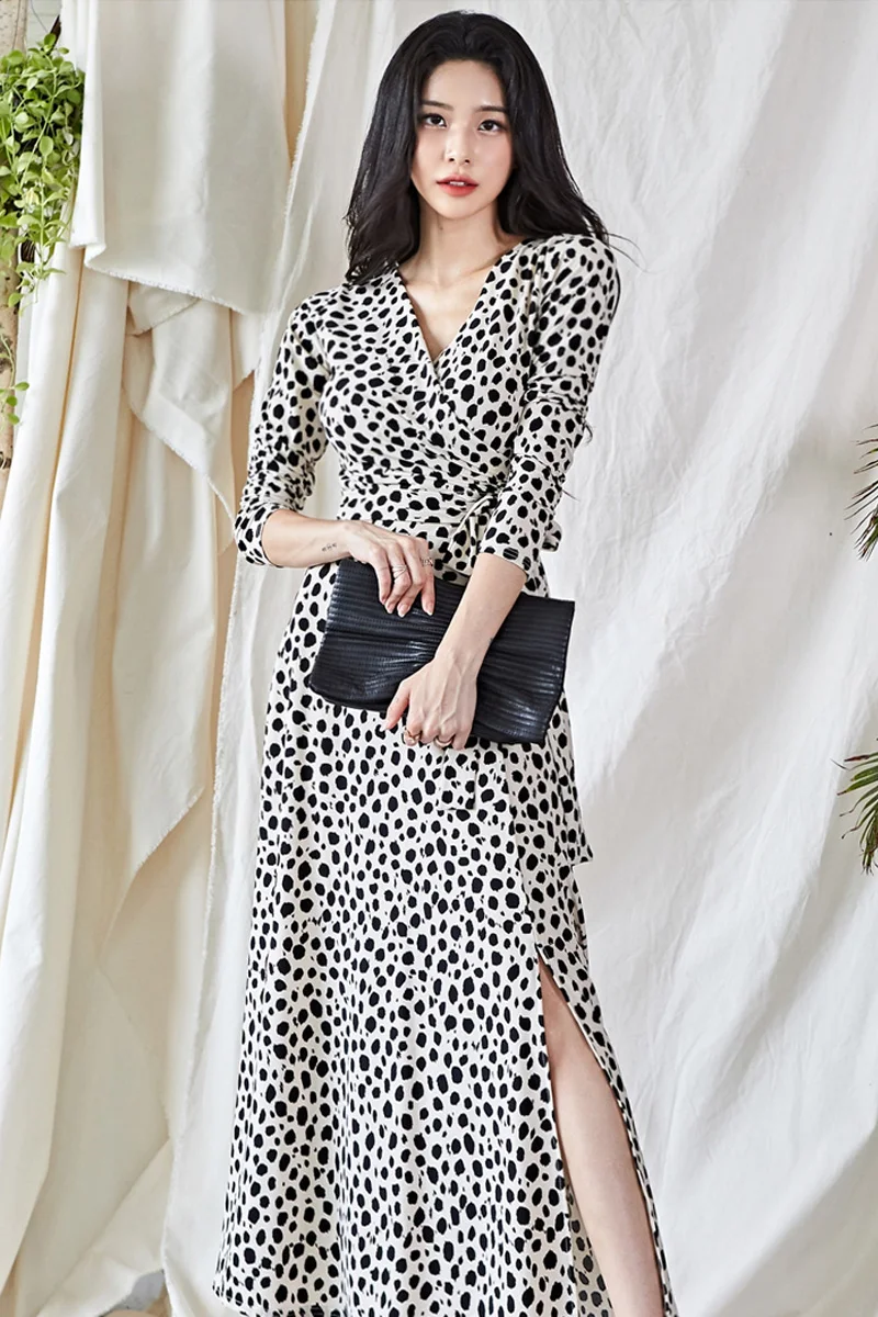 

2020 autumn and winter new Korean style temperament V-neck waist slimming long skirt leopard print long sleeve dress women