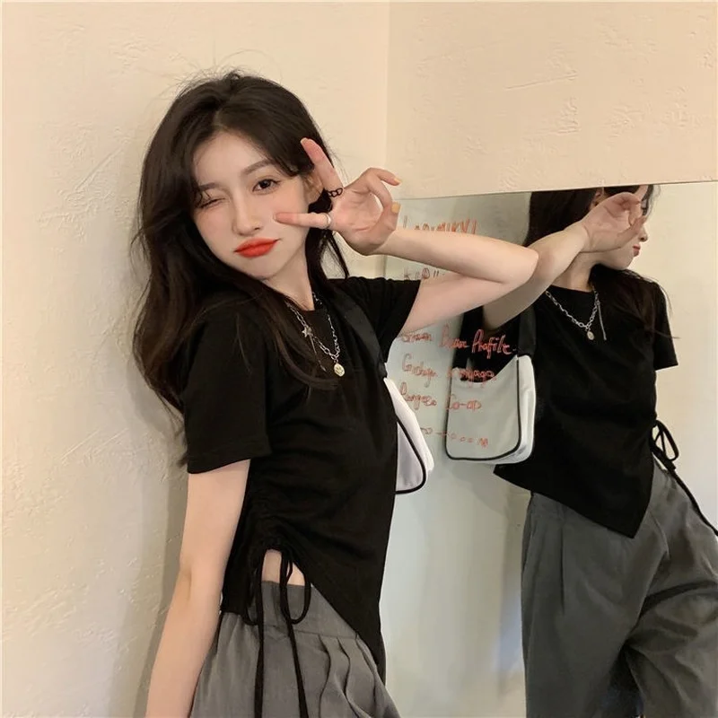 Футболка женская асимметричная с коротким рукавом однотонный кроп-топ пикантный