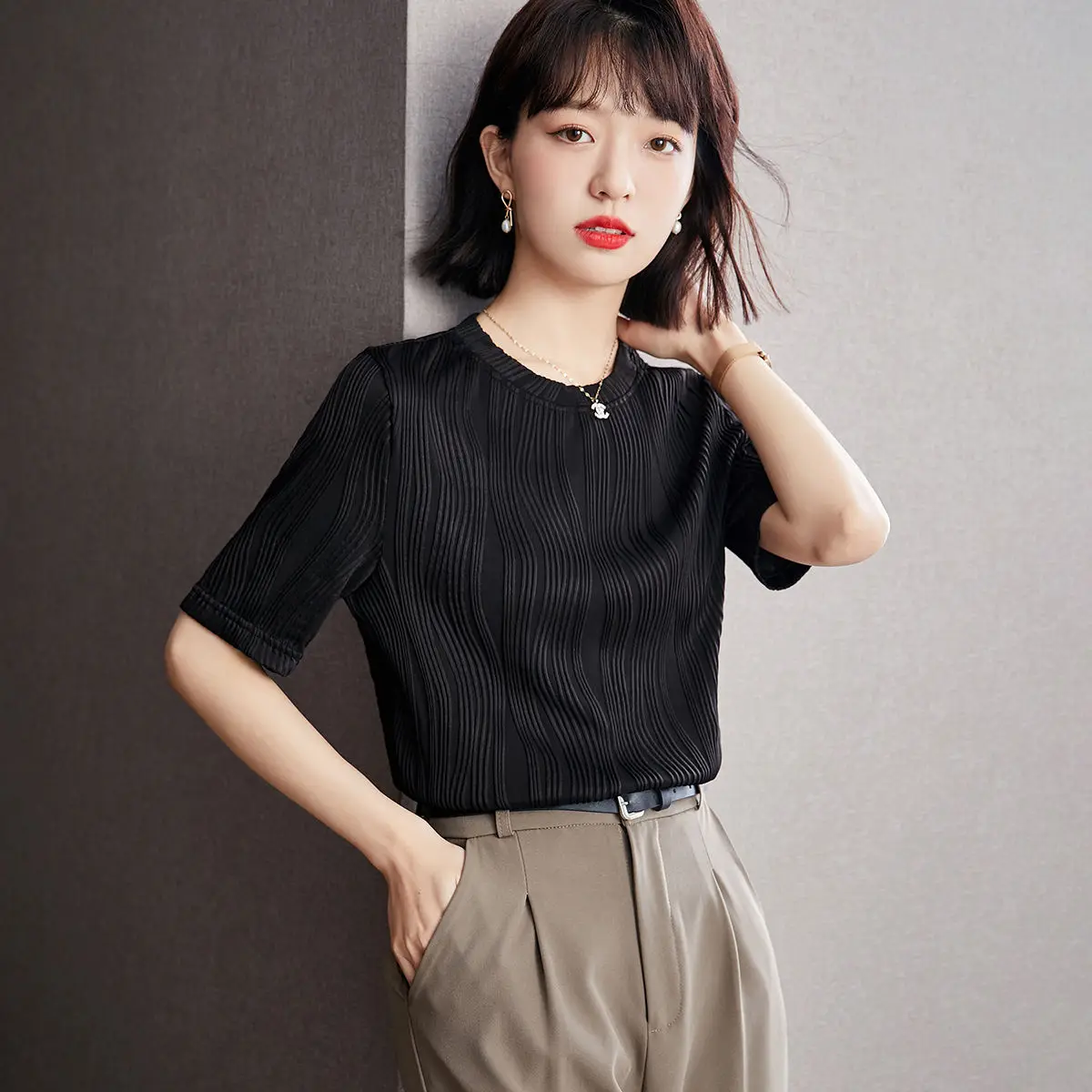

2021 New Summer Women Tops Casual Short Sleeve O-Neck Black Cotton T-Shirt Fashion Slim Office Tees Lady Clothing