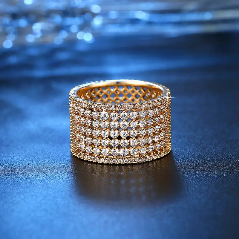 Юбилейное круглое многослойное кольцо с кристаллами циркония белое