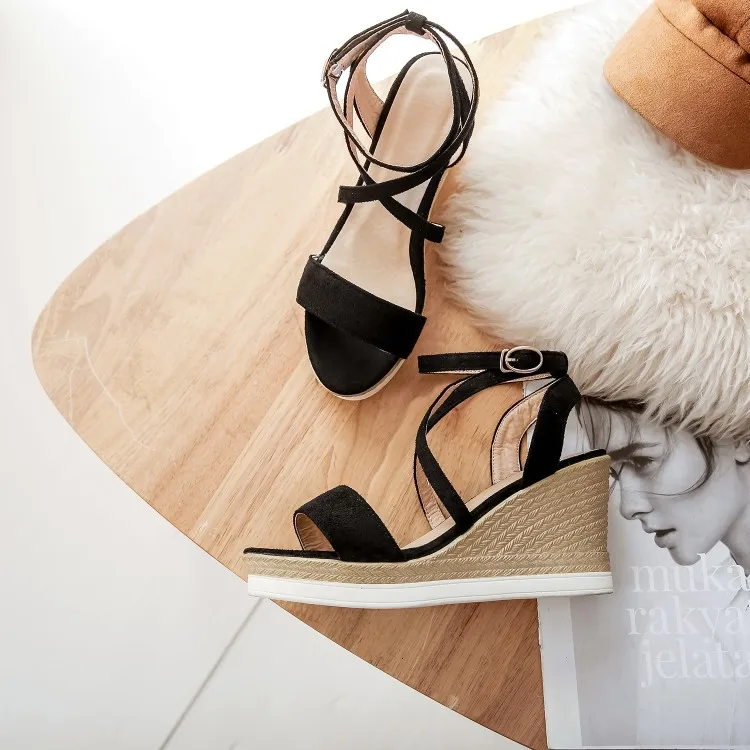 Босоножки женские на танкетке 12 размера сандалии и платформе с пряжкой летняя