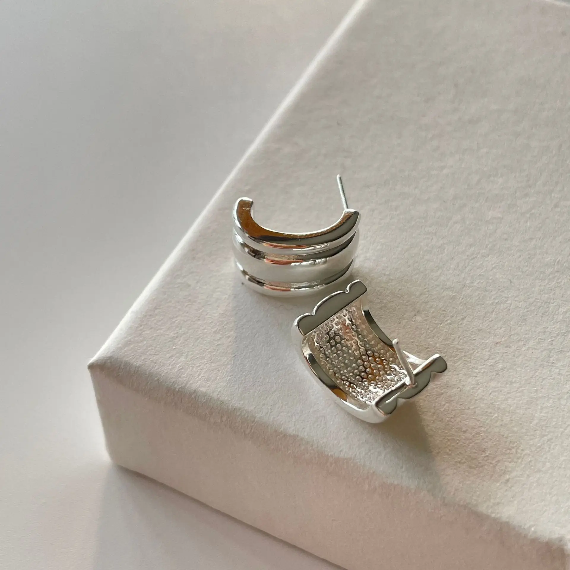 

Authentic 925 Sterling silver Three-Rows arc Geometric Piercing Stud earrings Jewelry Heavy Industry C-C855