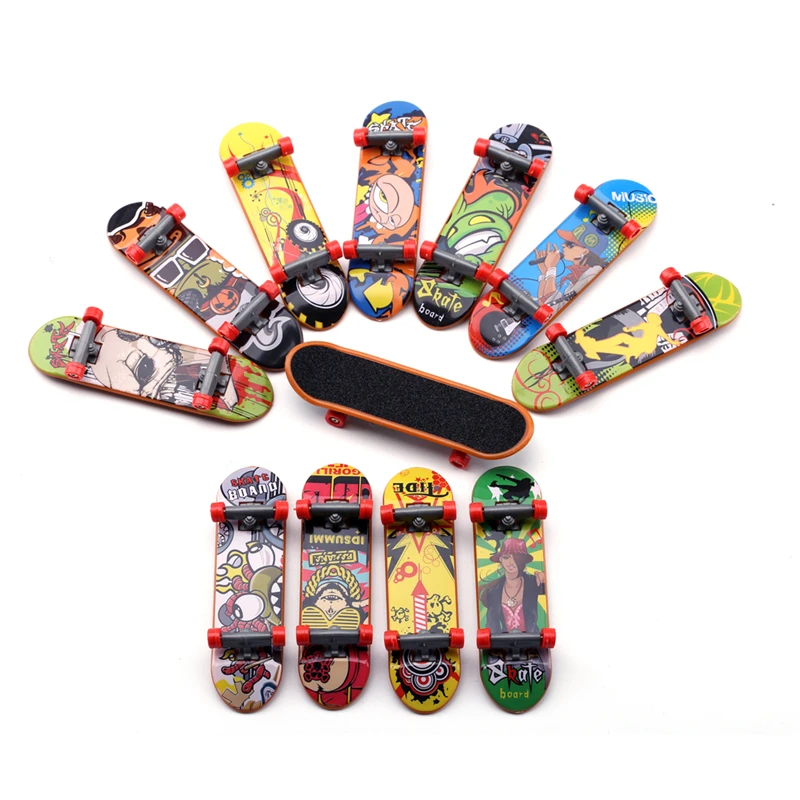 100pcs/lot Classical Toys Finger Skateboard Hip-Hop Style Finger Scooter Fingertip Sports Scooter Toy Desktop Toys Children Gift