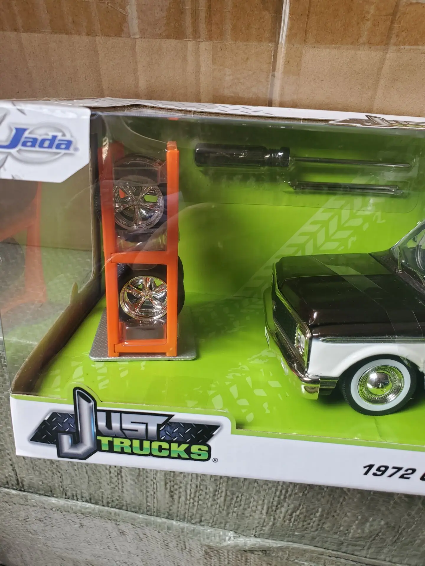 Литые модели автомобилей из сплава для Chevrolet 1/24 коллекция сувенирных украшений