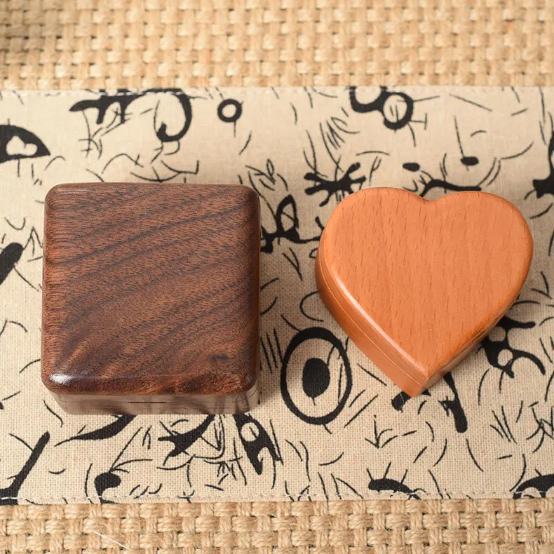 

New Nordic Retro Walnut Portable Ring Box Solid Wood Exquisite Jewelry Box Heart-shaped Romantic Marriage Proposal Gift Box