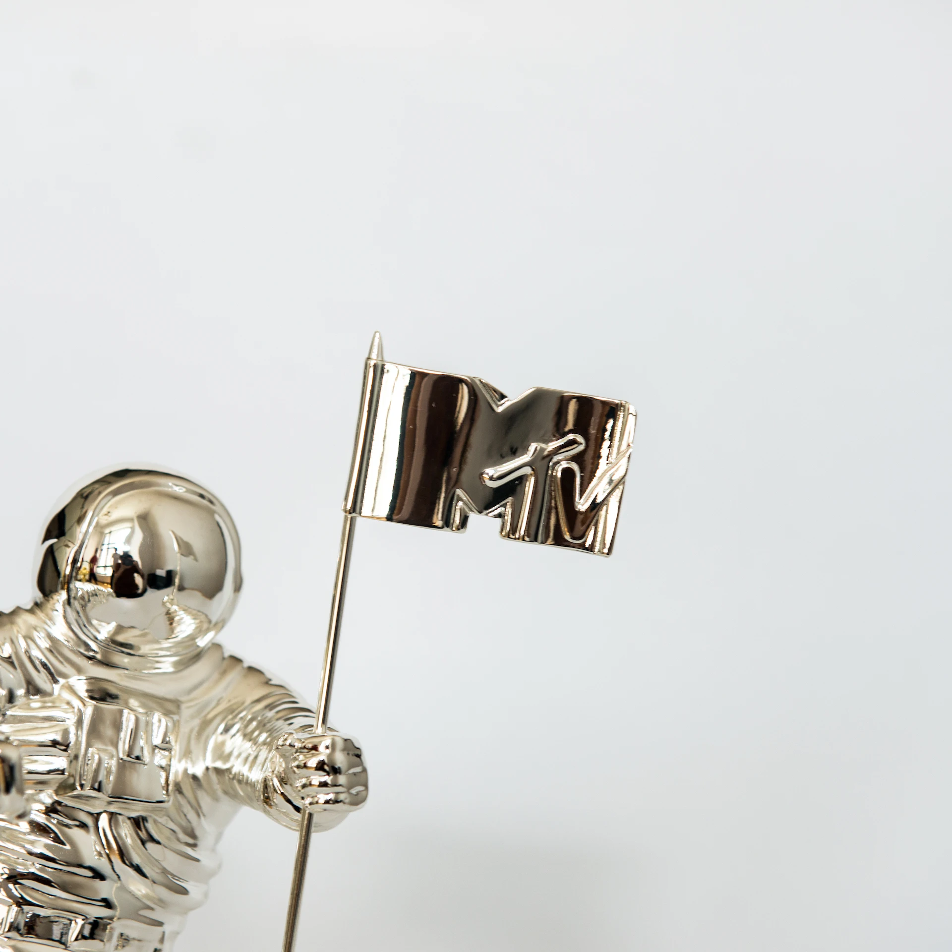 2020 VMA Awards MTV Video Music Moonman Awards|award|award trophy |