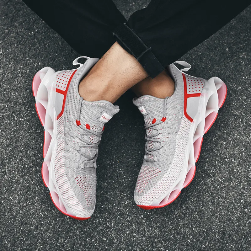 Мужская Спортивная обувь размера плюс с амортизатором черного и золотого цвета