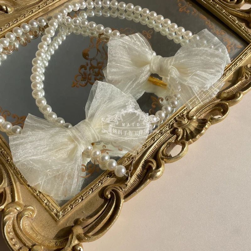 

Белая пряжа в стиле "Лолита" с бантом на зажиме