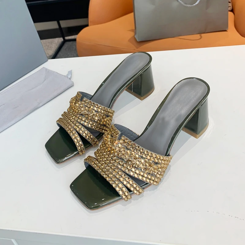 

2020 New Crystal Party Women Shoes Chunky Midddle Heel Squre Toe Rhinestone Slides Slippers Summer Beach Runway Shiny Scandals