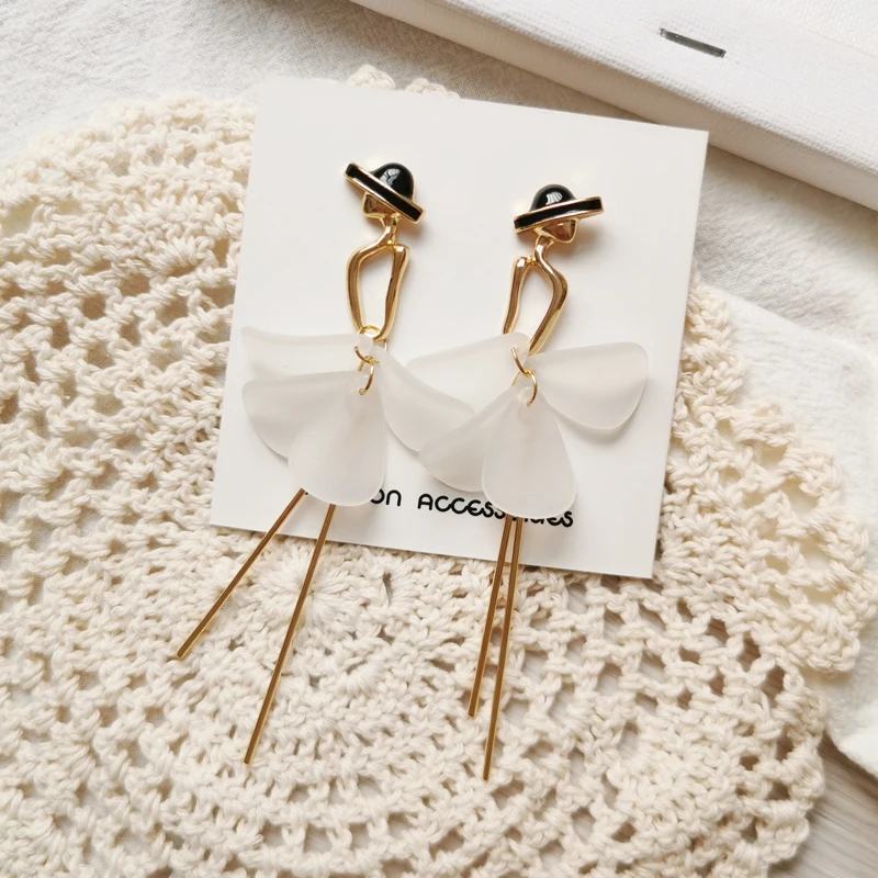 

Fashion tassel pendant earrings Cute Romantic humanoid Acrylic long earrings minimalist style Dangle Earrings for women Jewelry