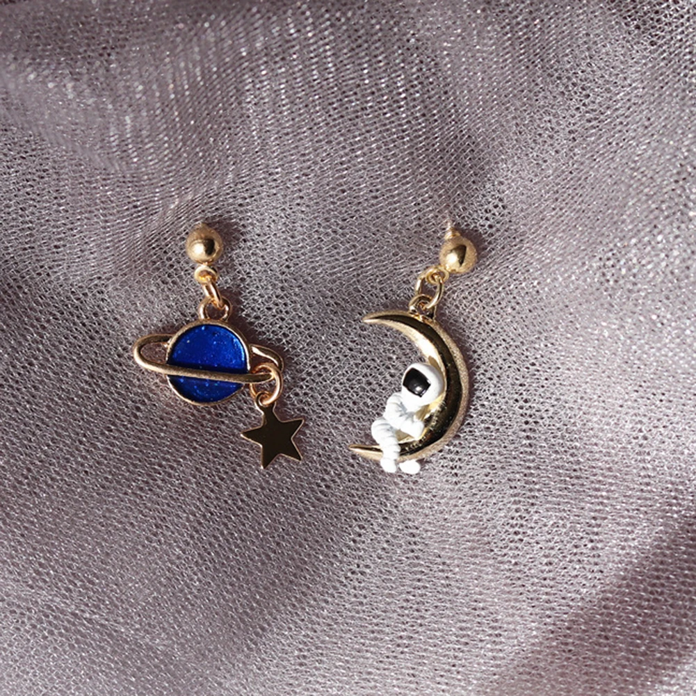

Cute Cartoon 3D Astronaut Spaceman Earrings For Women Girls Asymmetrical Planet Star Moon Earrings Fashion Jewelry