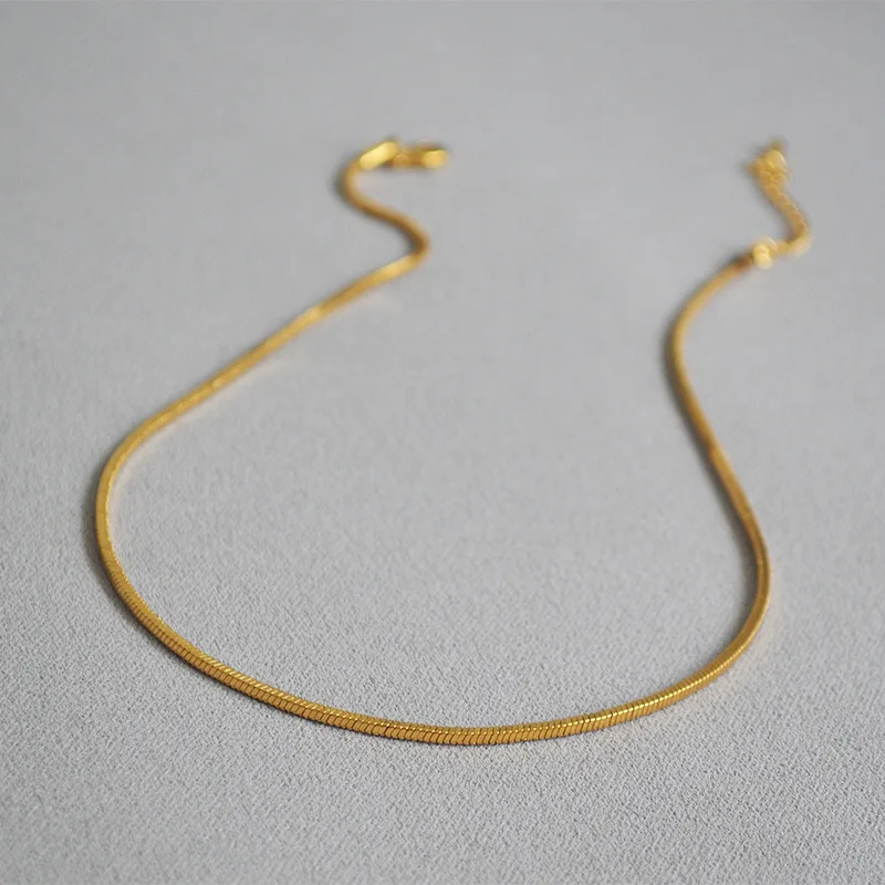 

Blogger with brass gold-plated snake bone chain soft curve simple and versatile personality short necklace neck chain female