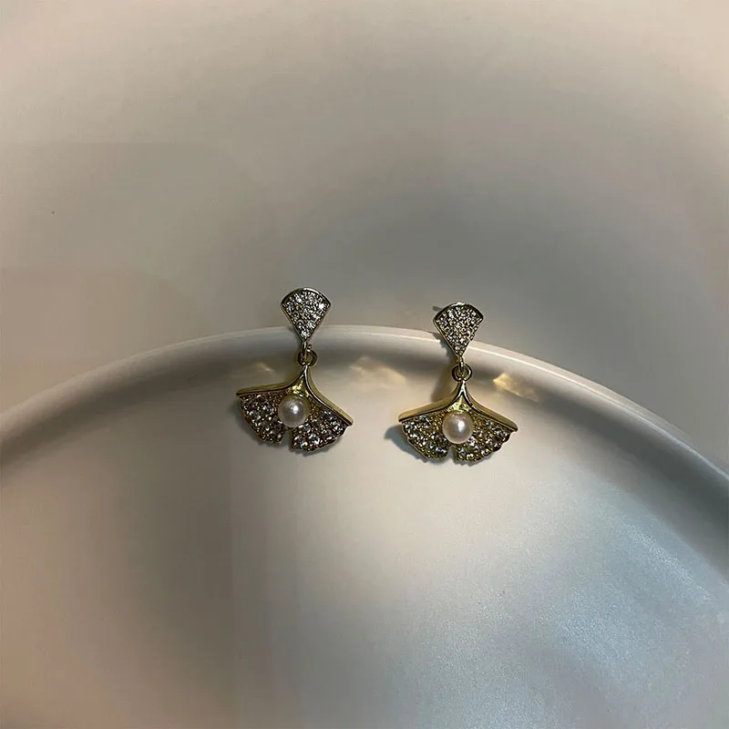 

2021 Trend Lovely Leaf Drop Earrings for Women Sweet Girl‘s Korean Fashion Jewelry Super Shining Zircon Earrings Party Gifts
