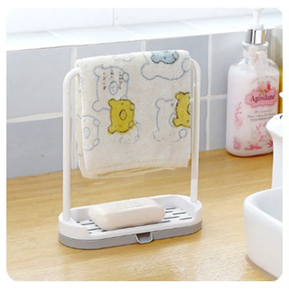 Кухонный стеллаж для столовой посуды получает полку хранения чтобы избежать