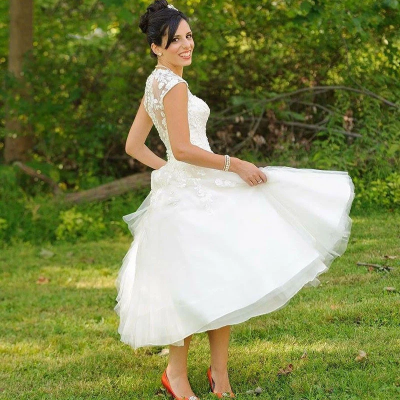 

A Line White Tulle Sweetheart Wedding Gown Lace Tea Length Free Shipping Bridal Gowns Short Wedding Dresses Vintage
