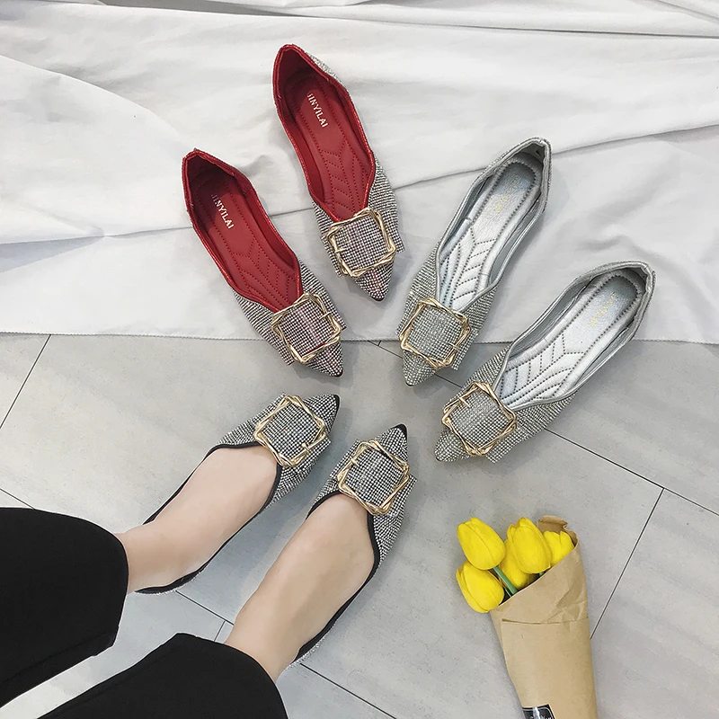 Женские кожаные балетки на плоской подошве с острым носком | Обувь